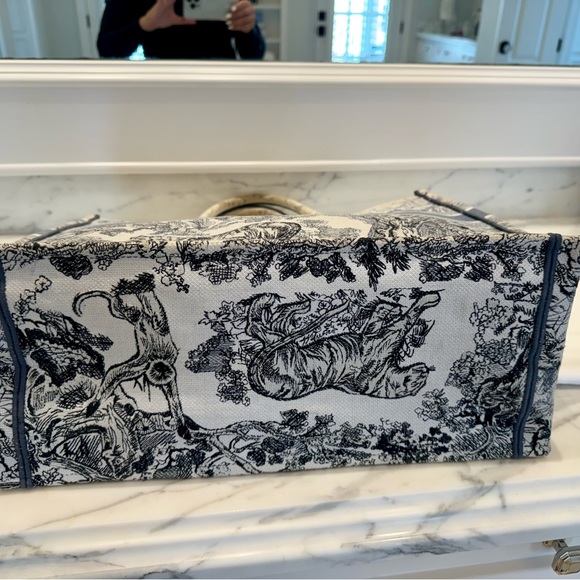 Authentic large Dior Book Tote in Gradient Canvas - Picture 5 of 9